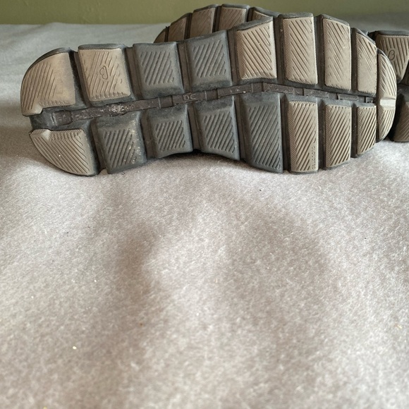 On Running Men’s Black/Charcoal Grey Size 9.5 Model 40.99706 - Picture 9 of 13